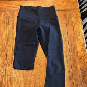 classic navy blue size 6 wunder under cropped (thick cotton material)